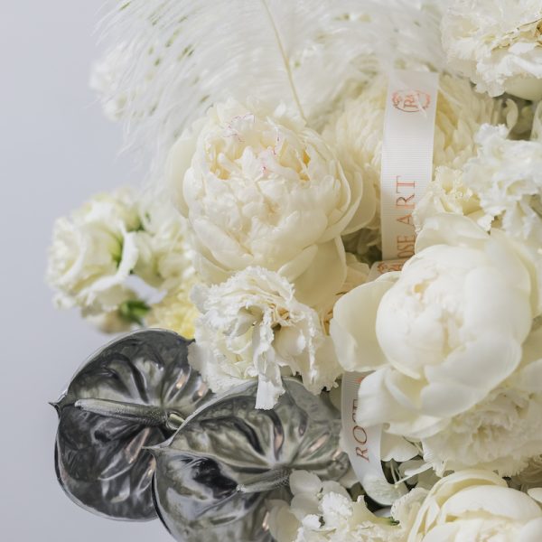 A top-down view of the Star White basket, highlighting its harmonious mix of blooms and overall design. v