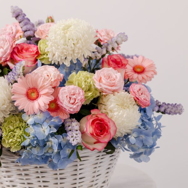 A full view of the luxury "Cotton Candy" basket, highlighting its vibrant and colorful composition.