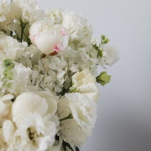 A full view of the luxury "Star White" basket, highlighting its clean, sophisticated look and silver accents.