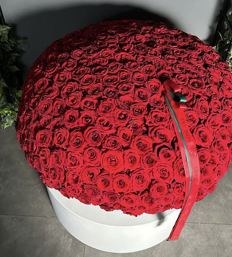 Luxury 600 Red Roses Leather Box - Image 2