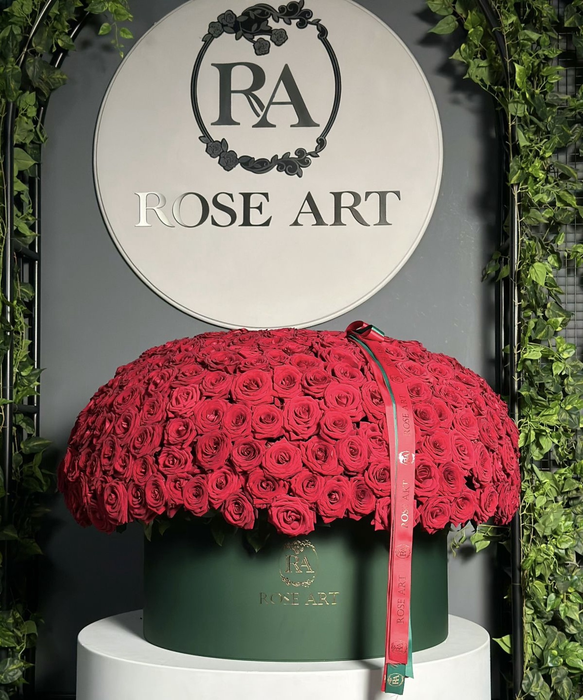 Luxury 600 Red Roses Leather Box